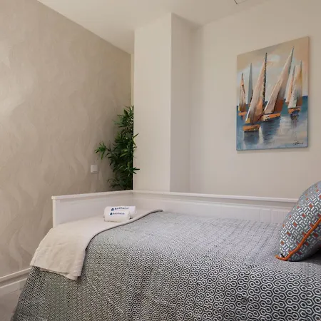 Host Wise - Cheerful Sunny Flat - Historic Center Apartment Porto