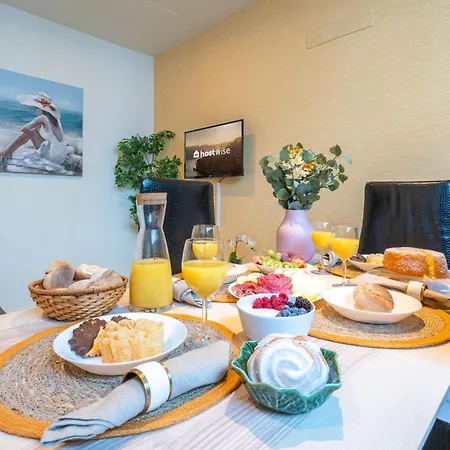 Host Wise - Cheerful Sunny Flat - Historic Center