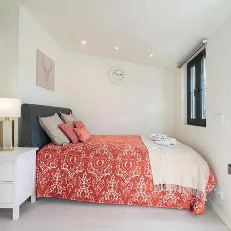 Host Wise - Cheerful Sunny Flat - Historic Center Apartment